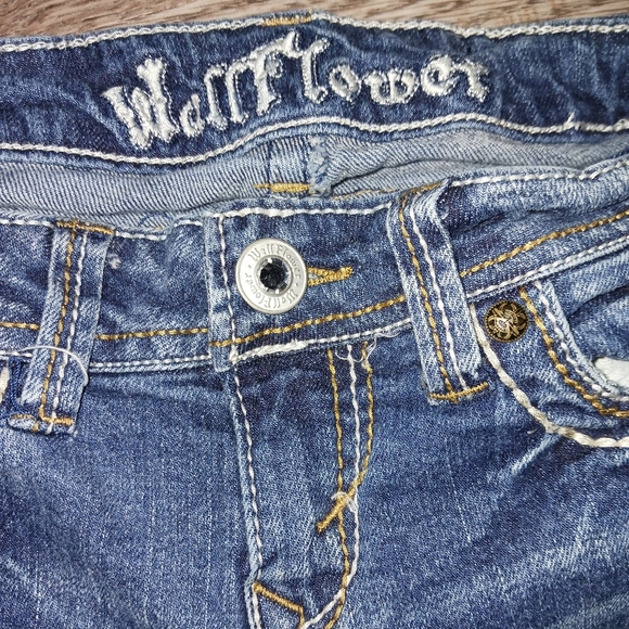 💥3 for $15💥 Wallflower capris - Picture 2 of 14